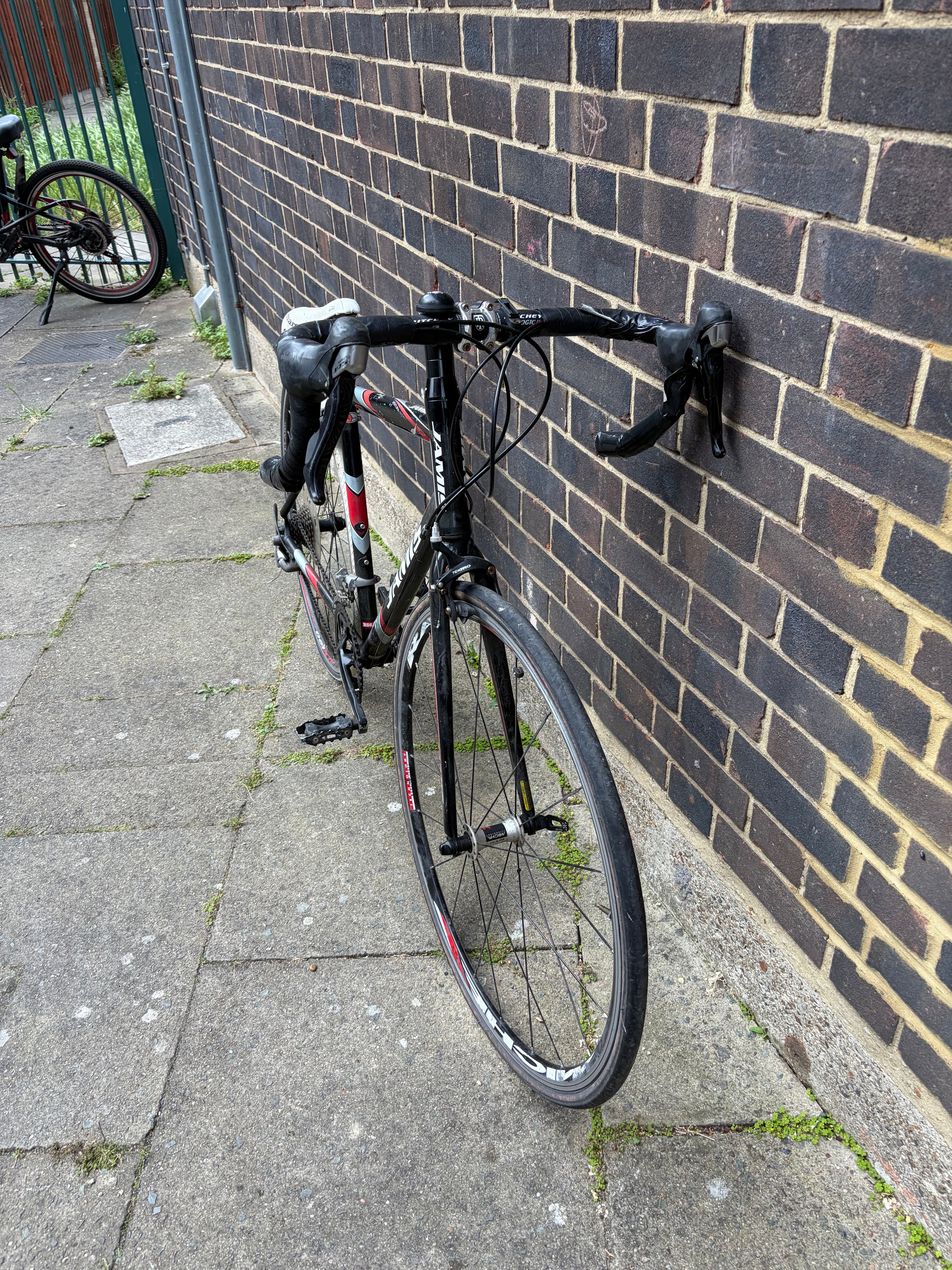 Jamis Ventura Sport Road Bike – Black/Red (54cm Frame)